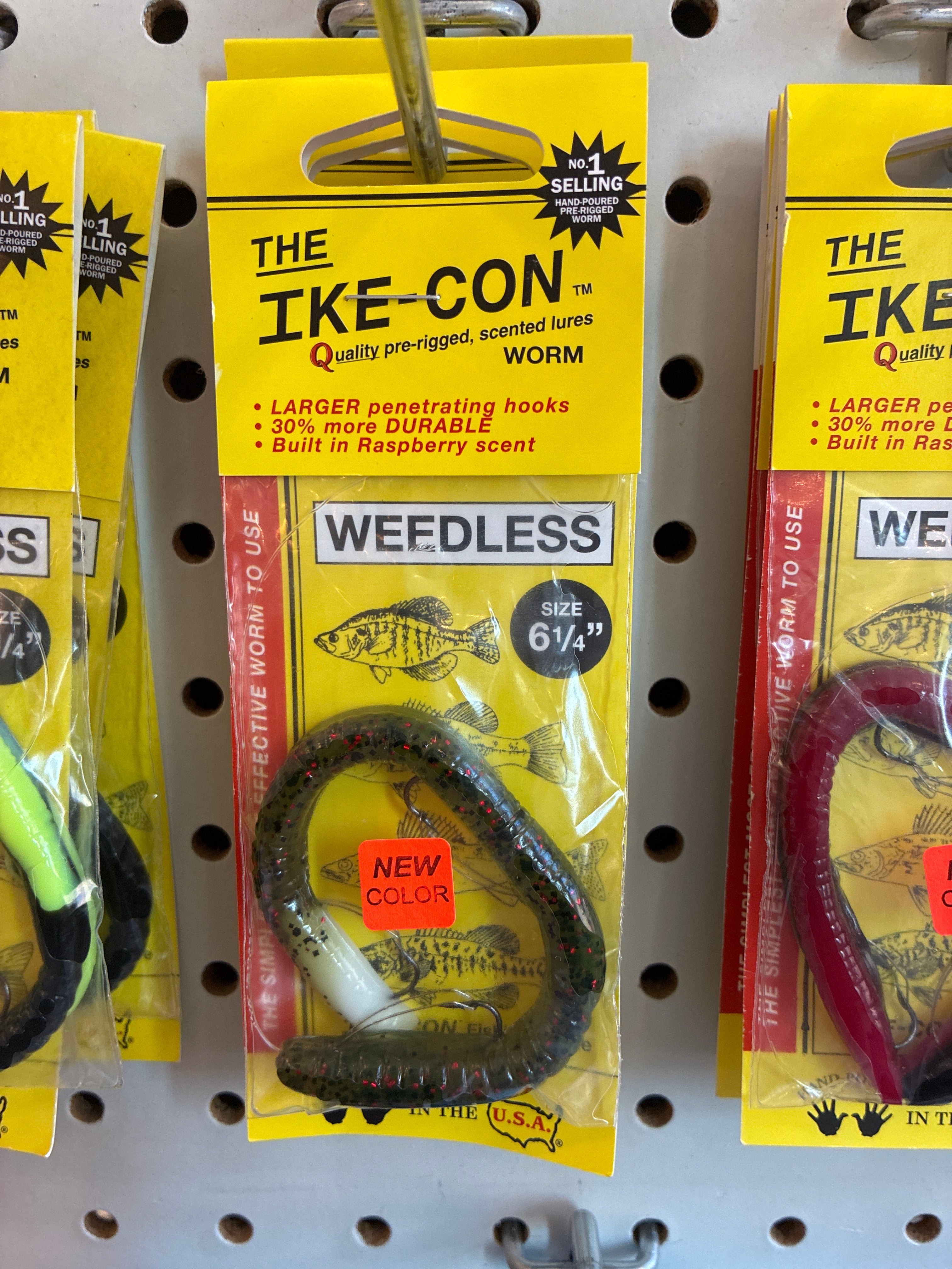 IKE-CON Weedless 6.25'' GP/White Tail 1pk